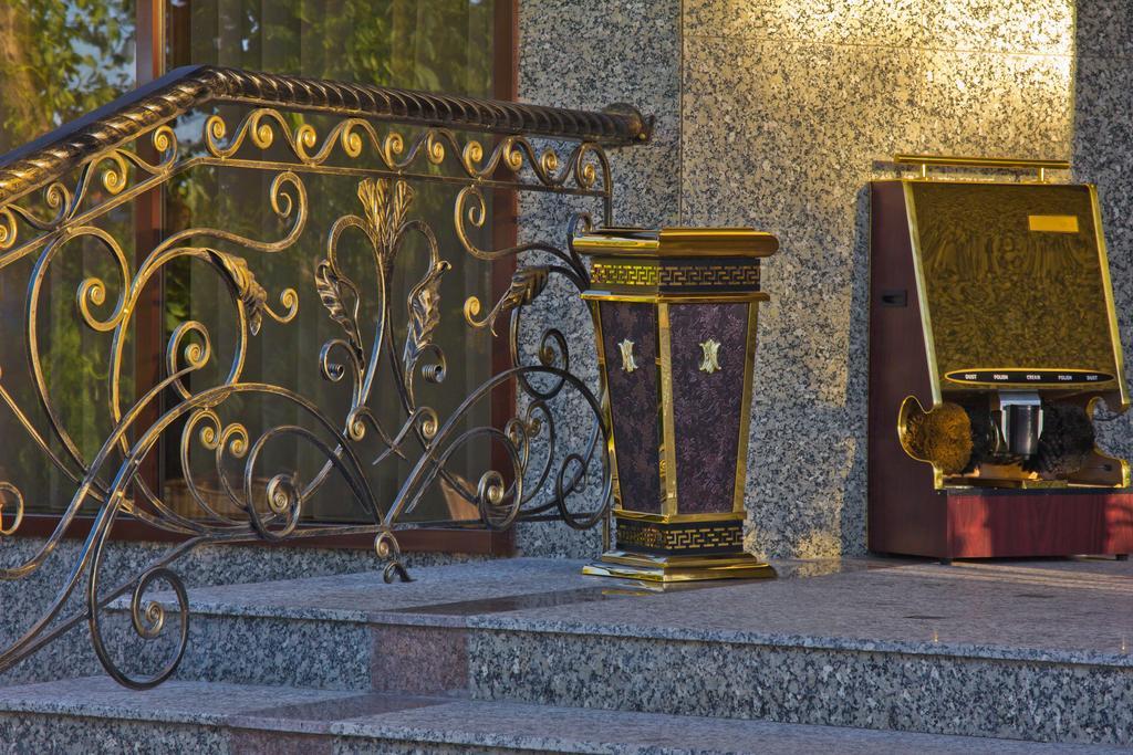Discovery Hotel Biskek Kültér fotó