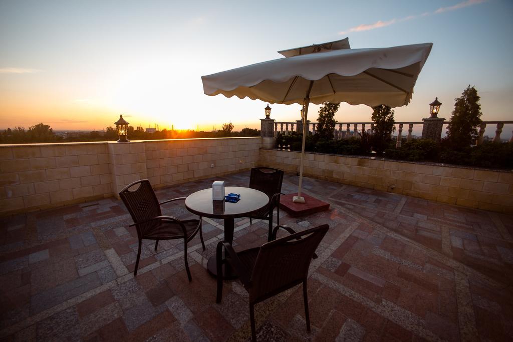 Discovery Hotel Biskek Kültér fotó
