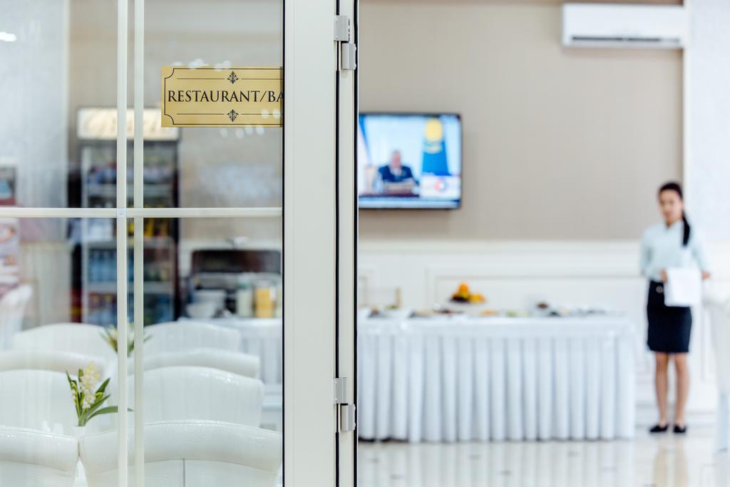 Discovery Hotel Biskek Kültér fotó