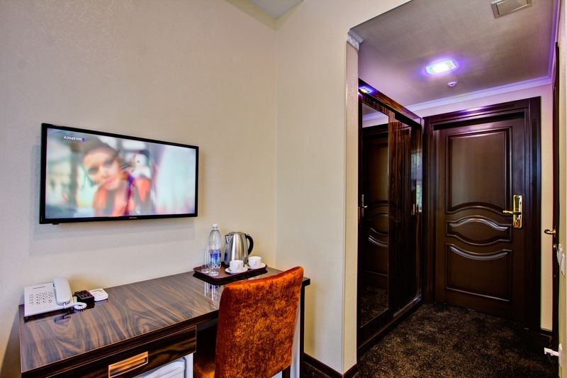 Discovery Hotel Biskek Kültér fotó