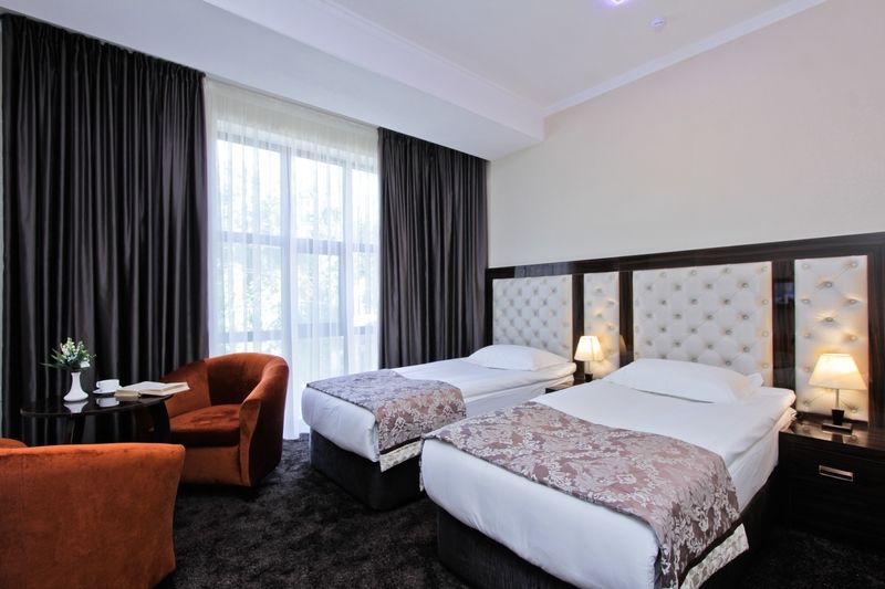 Discovery Hotel Biskek Kültér fotó