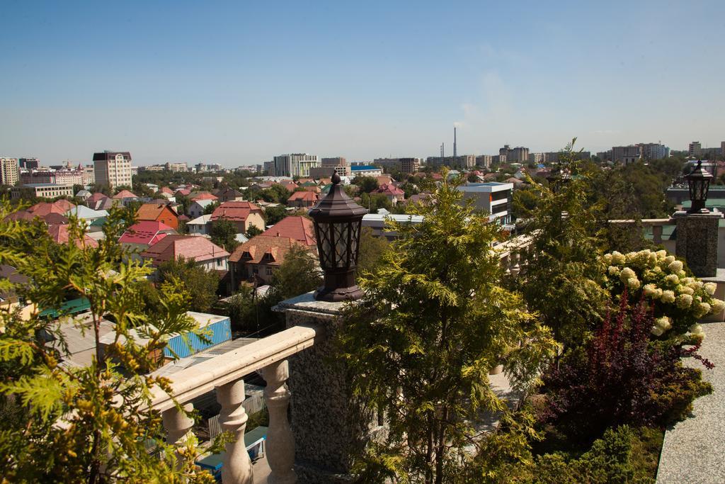 Discovery Hotel Biskek Kültér fotó