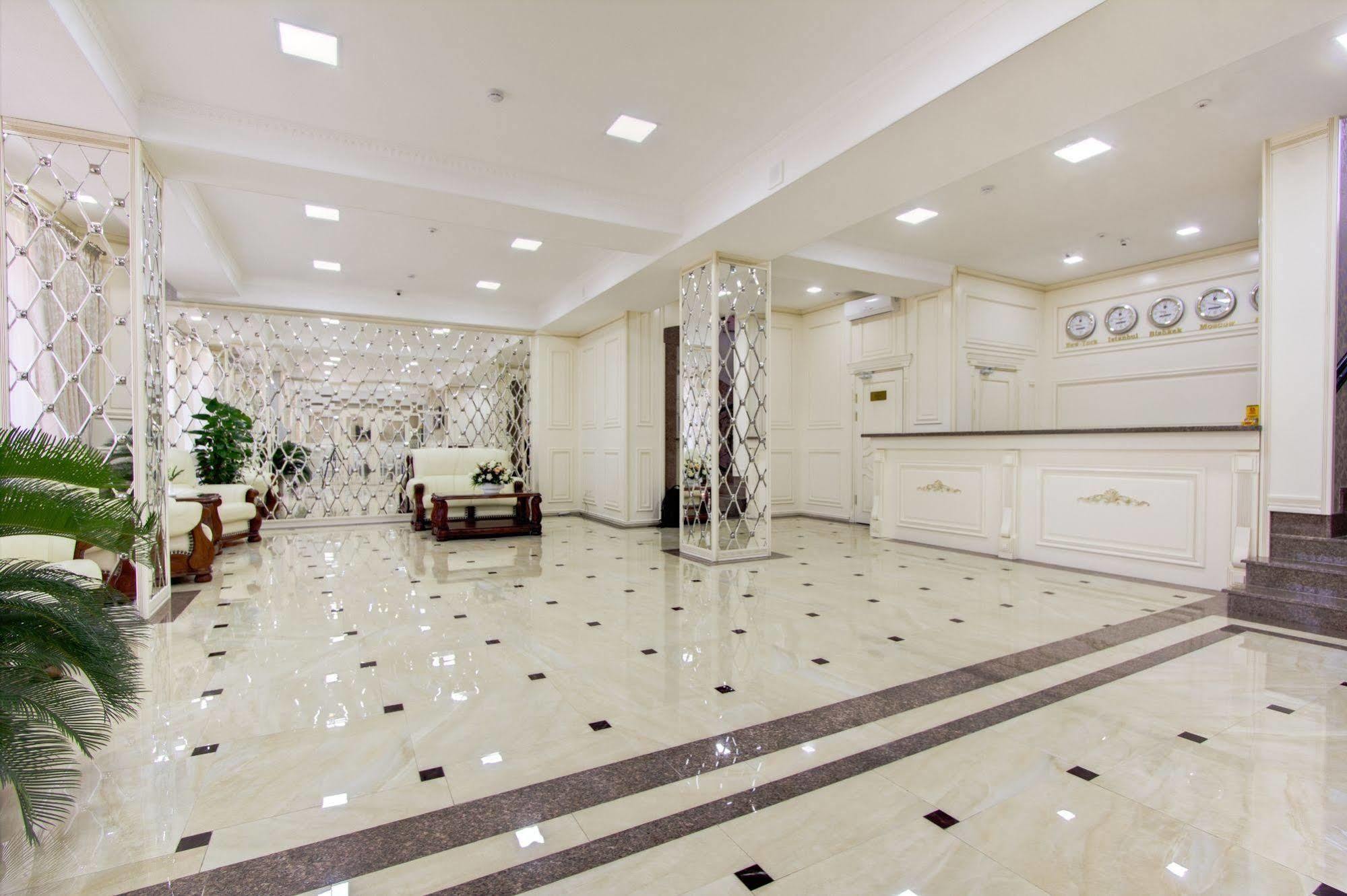 Discovery Hotel Biskek Kültér fotó