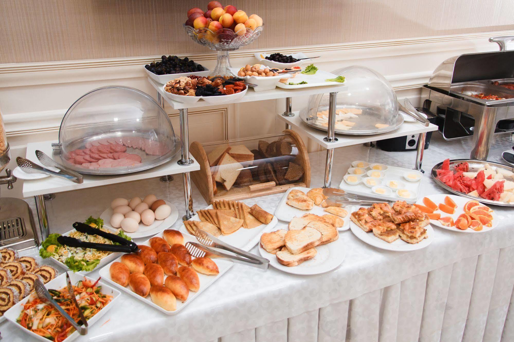 Discovery Hotel Biskek Kültér fotó