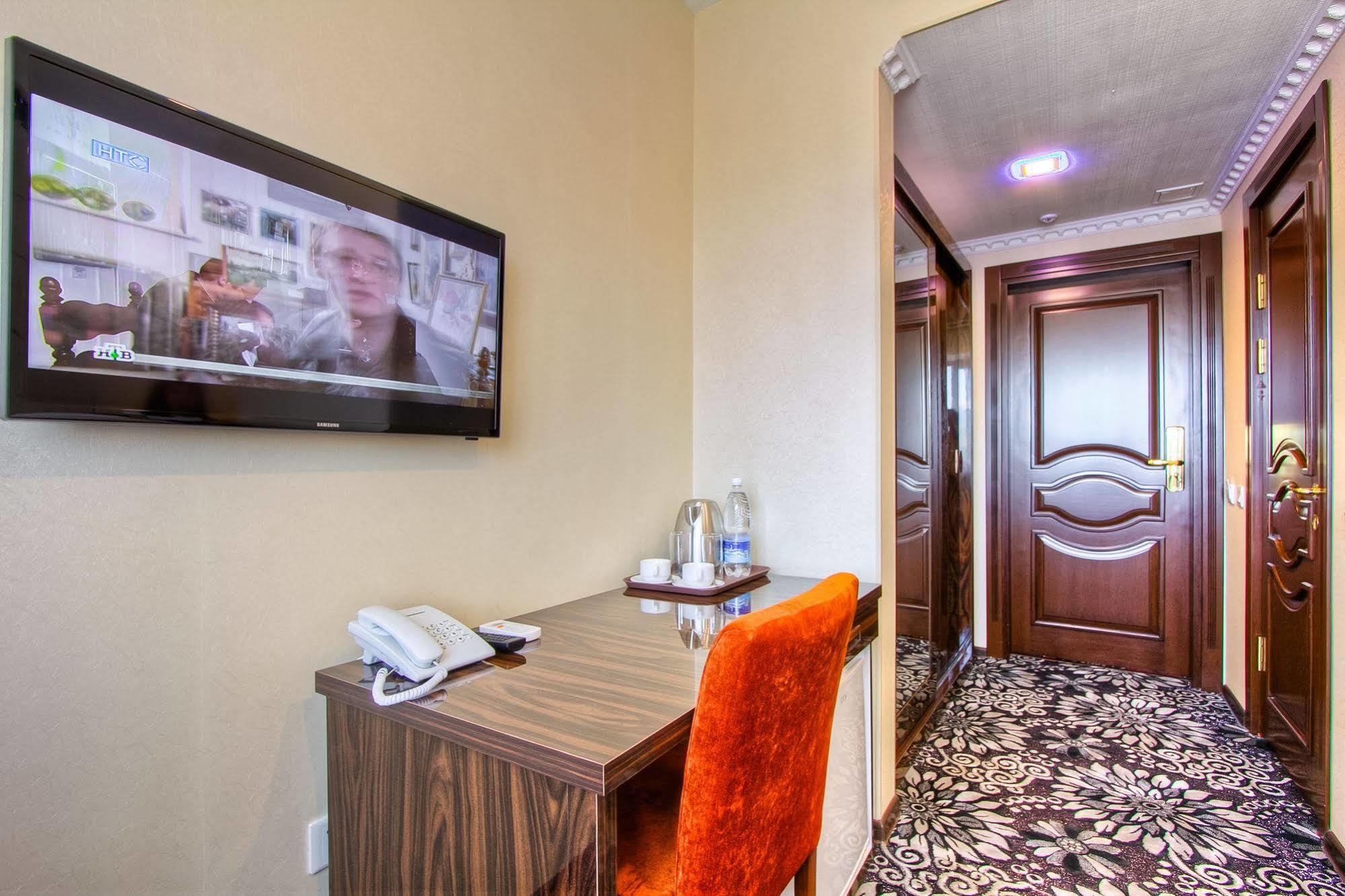 Discovery Hotel Biskek Kültér fotó
