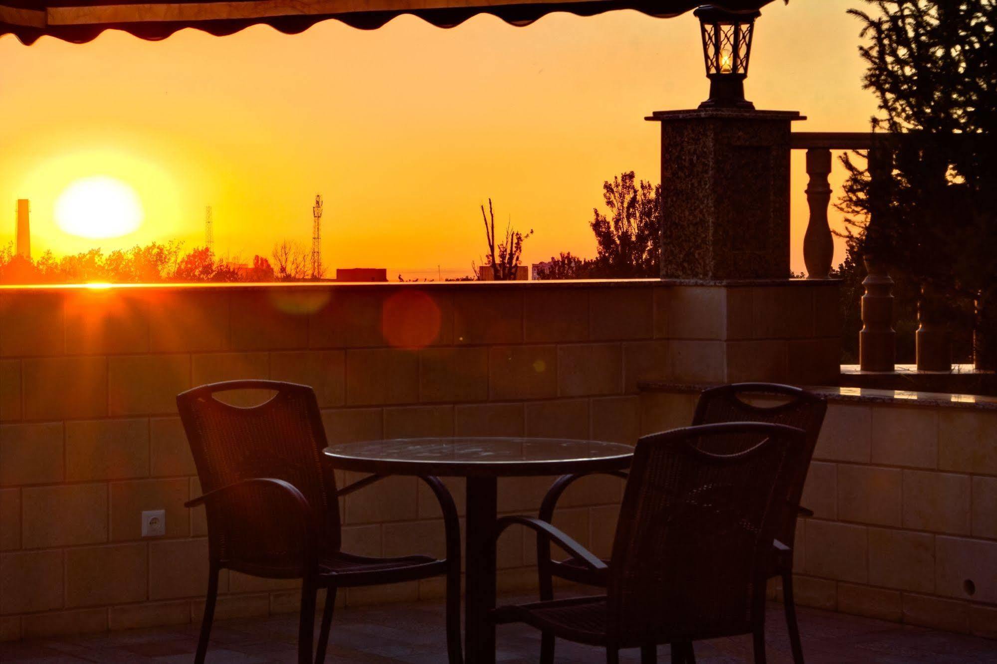 Discovery Hotel Biskek Kültér fotó