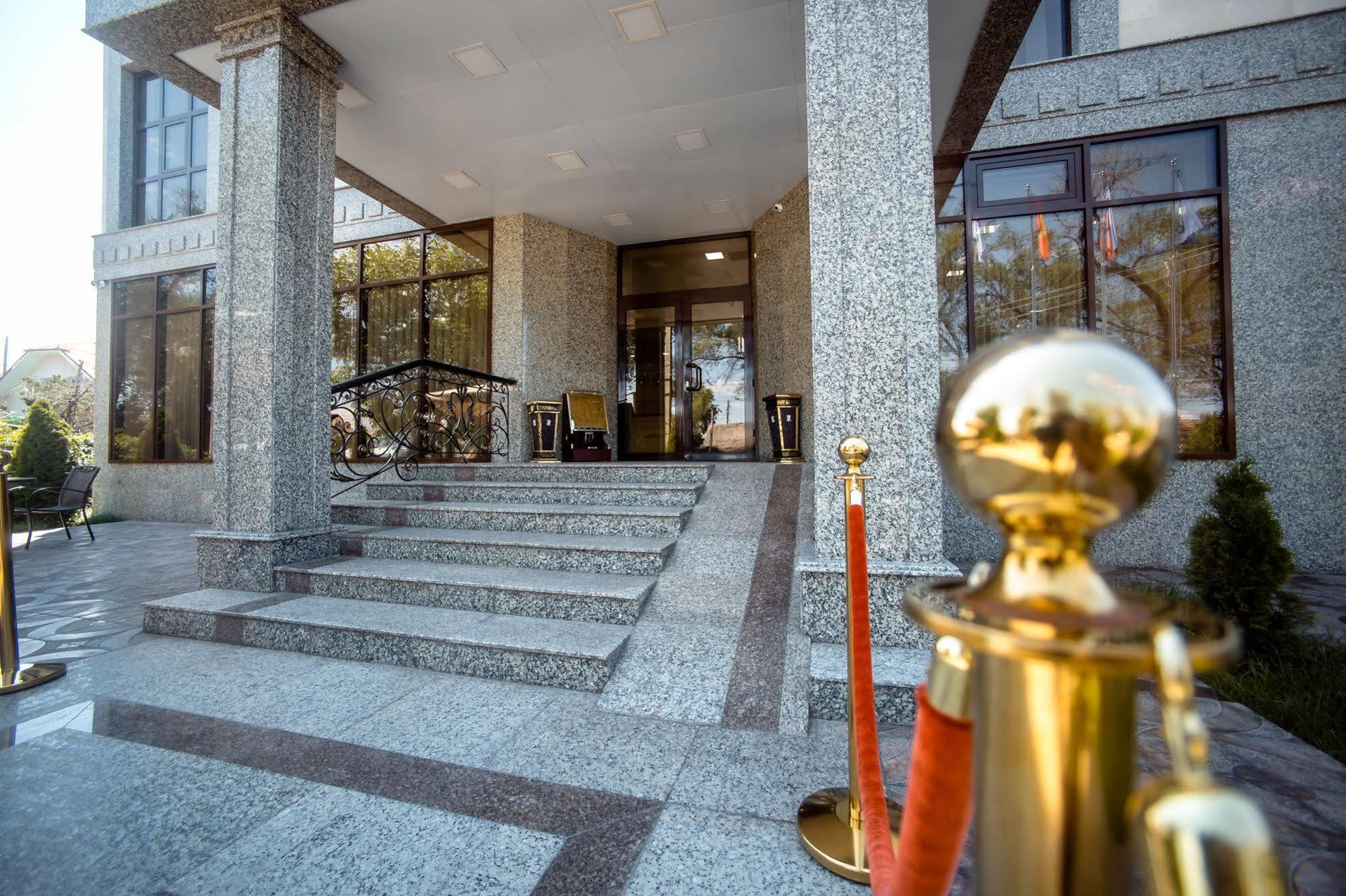 Discovery Hotel Biskek Kültér fotó