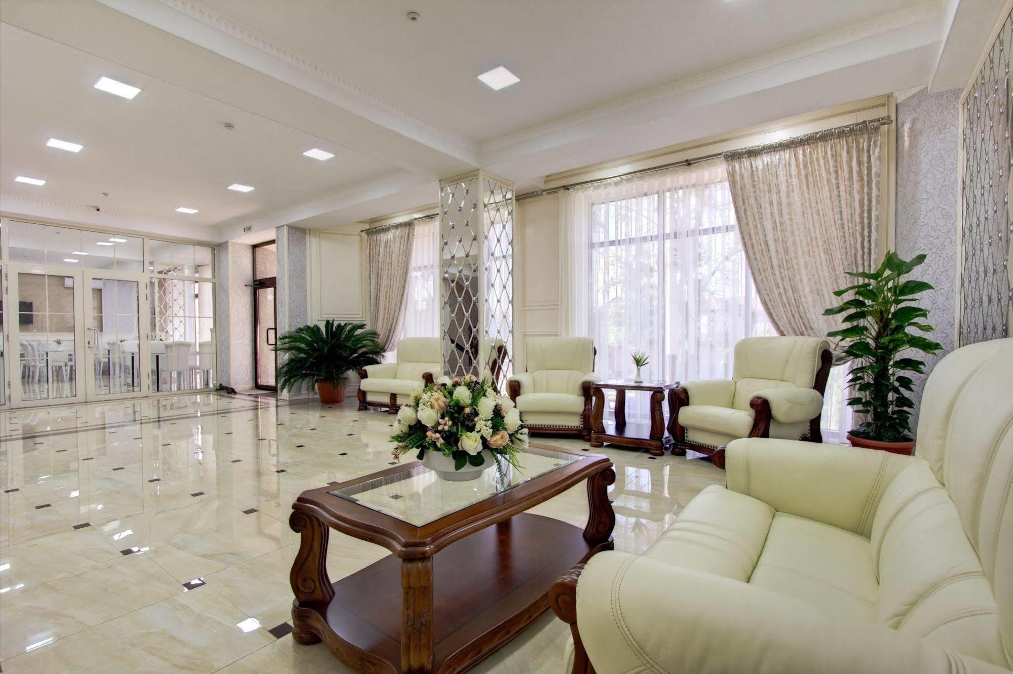 Discovery Hotel Biskek Kültér fotó