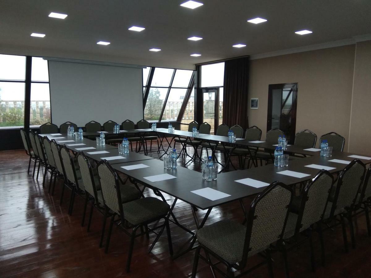 Discovery Hotel Biskek Kültér fotó